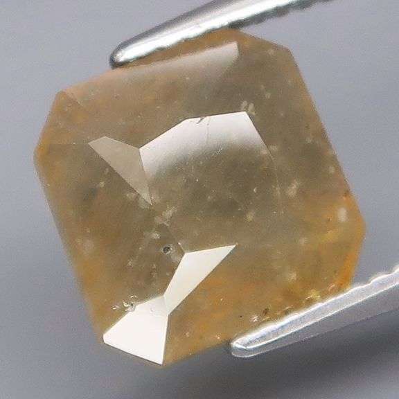Look at this 6.01ct unique Tanzanian Sapphire!