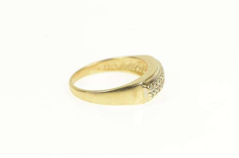 14K Yellow Gold 0.25 Ctw Diamond Squared Wedding Band Ring