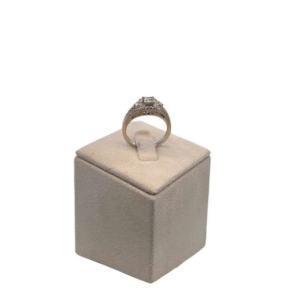 10K WHITE GOLD ENGAGEMENT RING WITH DIAMONDS