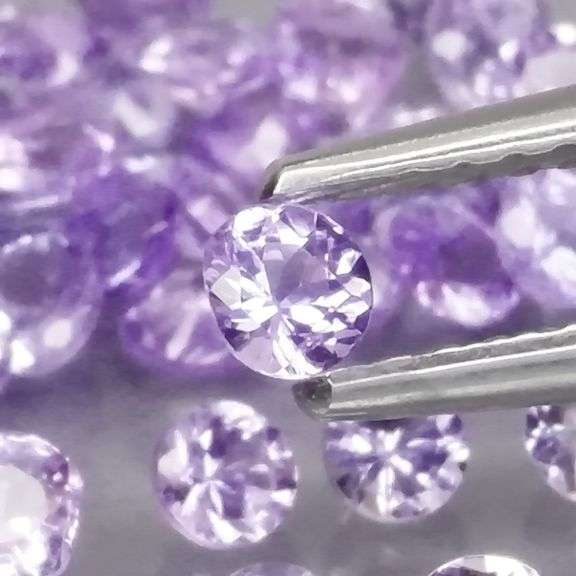 Glittering 4.31ct bright blue violet Tanzanite set