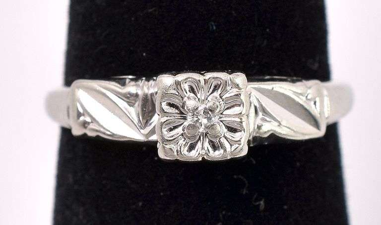 Darling Diamond Ring In Yellow Gold