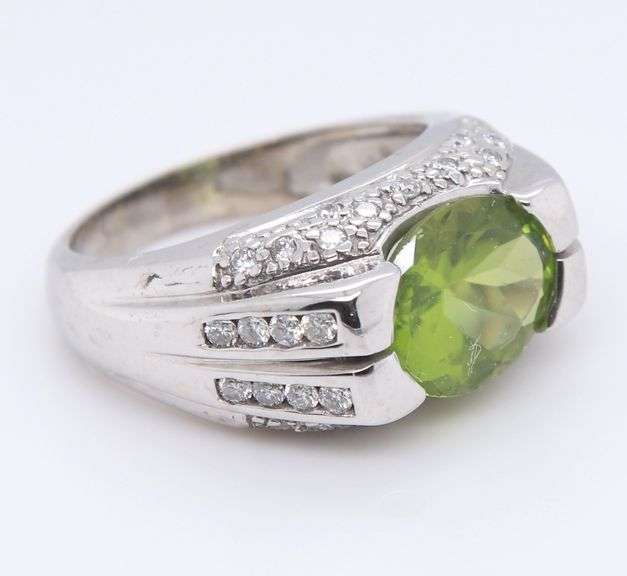 Charming White Gold oval Peridot and Diamond Ring