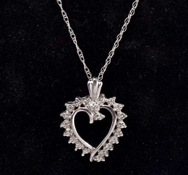 Enticing Heart Pendant Necklace In White Gold