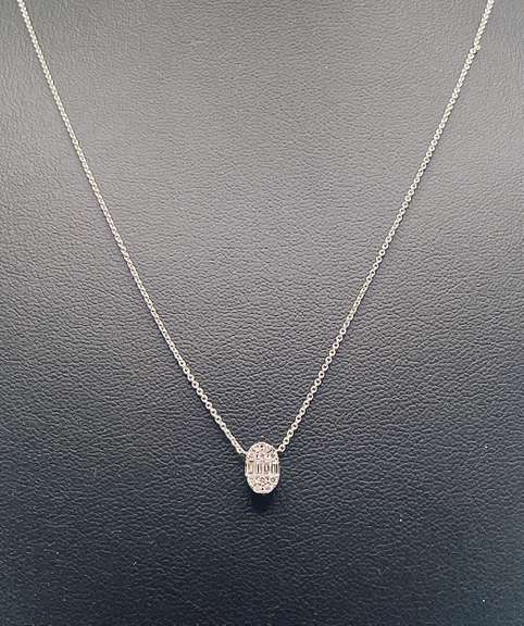 Stunning 18kt White Gold Necklace With Diamond Pendant