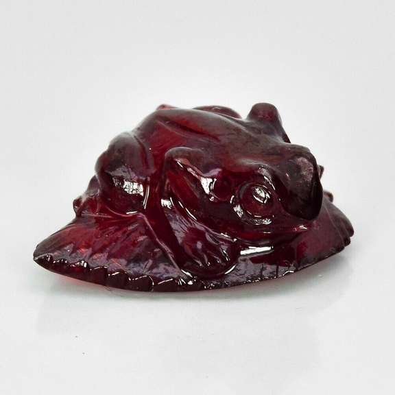 Super cute 12.53ct Rhodolite Garnet frog carving