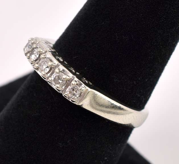 Sparkling Diamond Ring In 14K White Gold