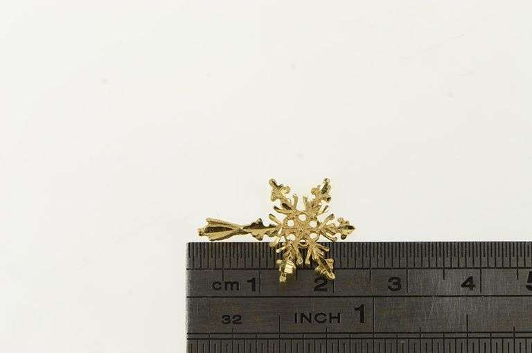 14K Yellow Gold Diamond Cut Snow Flake Winter Motif Charm/Pendant