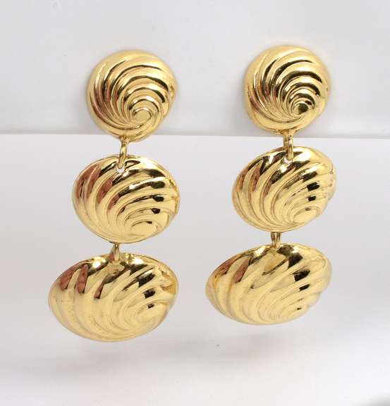 Fascinating Dangling Swirls Earrings