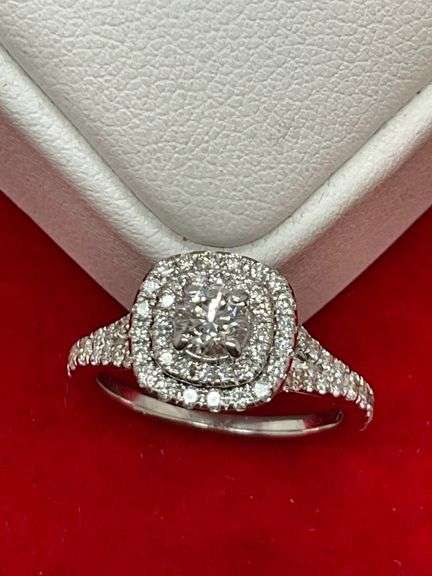 CERTIFIED 18K WHITE GOLD AND DIAMOND RING. 1.04 CARAT