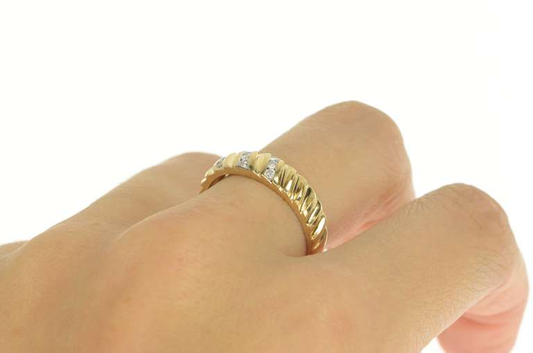 14K Yellow Gold 0.25 Ctw Diamond Grooved Wedding Band Ring