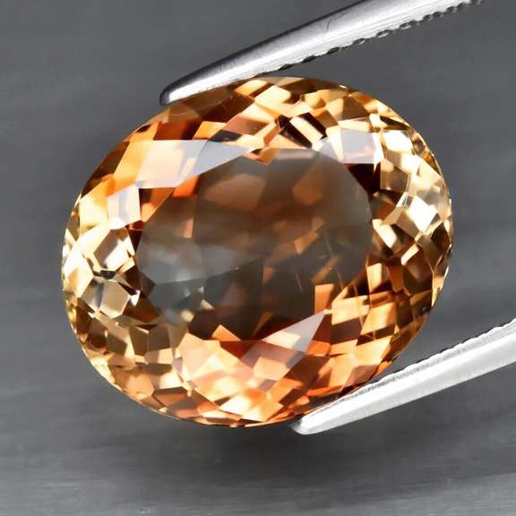 Stunning 8.05ct bicolor Champagne Topaz