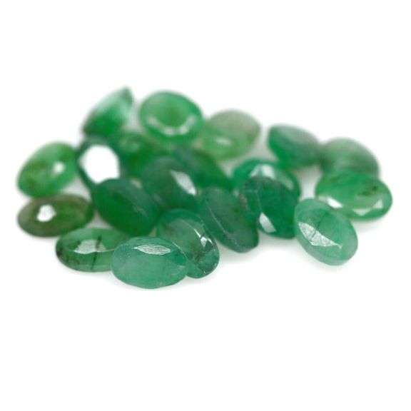 Bright emerald green 8.32ct 20pc emerald set