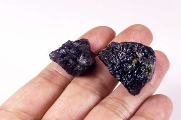 Collectors rich untreated 110ct uncut Iolite