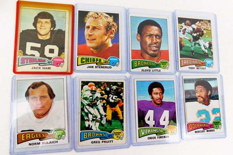 8 Topps 1975 Football Greats