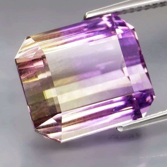 Amazing! 10.56ct bi-color unheated Ametrine