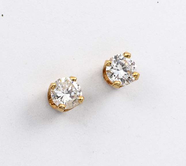 Useful 1/4 carat Diamond Stud Earrings