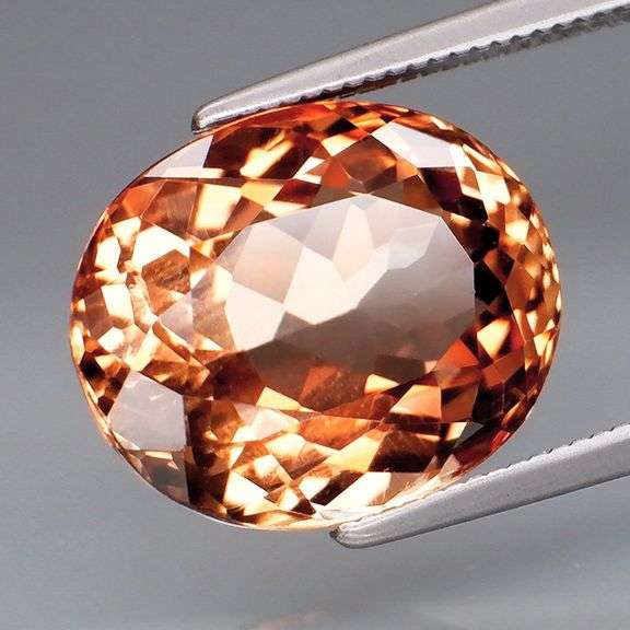 Glittering 8.98ct amber Imperial Topaz