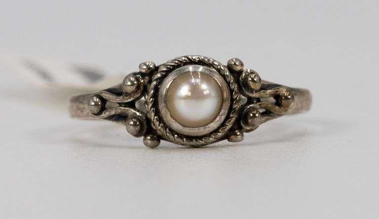 Sterling Silver Cultured Pearl Ring Size 9