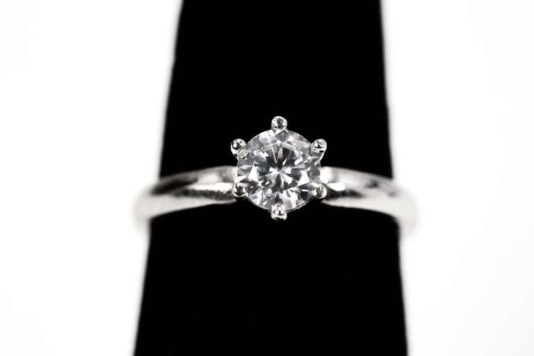 10k White Gold Classic Round Solitaire CZ Vintage Engagement Ring Size 6.5