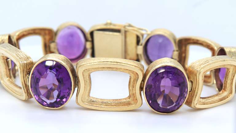 Vintage Style Textured and Polished Yellow Gold Amethyst Link Bracelet