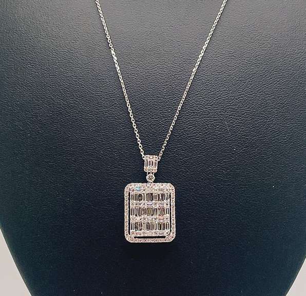 Glamorous 18kt Solid White Gold & Diamond Pendant Necklace