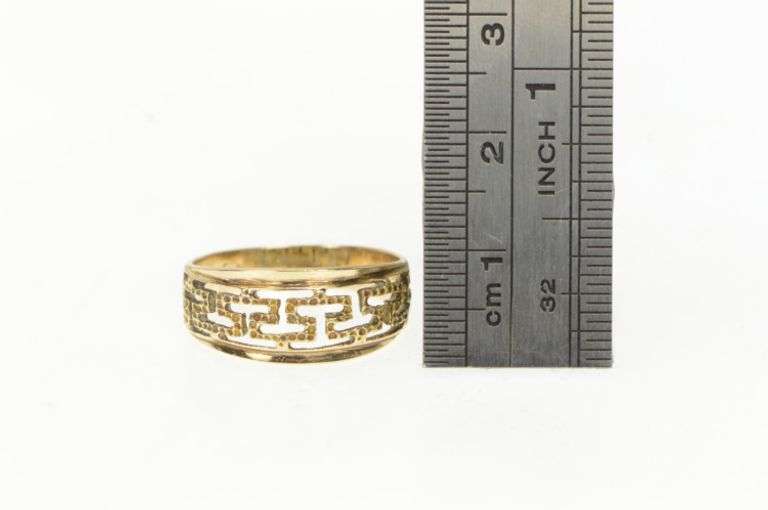 14K Yellow Gold Textured Greek Wave Pattern Graduated Band Ring