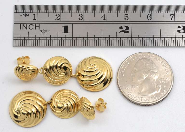 Fascinating Dangling Swirls Earrings