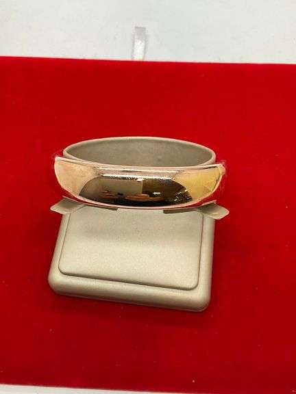 14K GOLD BANGLE BRACELET. HEAVY AND LARGE