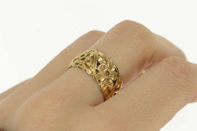 14K Yellow Gold 11.6mm Ornate Floral Blossom Pattern Wedding Ring