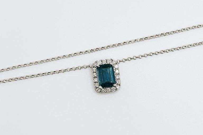Pleasing 18kt White Gold Necklace with Saphire and Diamond Rectangular Pendant