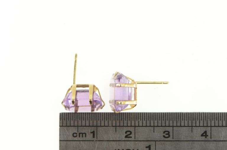 14K Yellow Gold Emerald Cut Amethyst Retro Classic Stud Earrings
