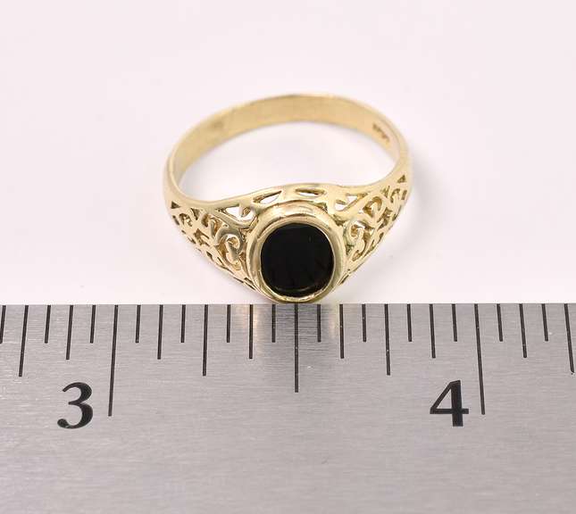 Amazing Purple Amethyst Ring In 14K Yellow Gold