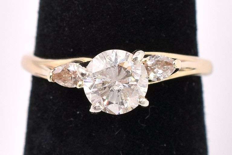 Gorgeous Diamond Ring In 14K Yellow Gold