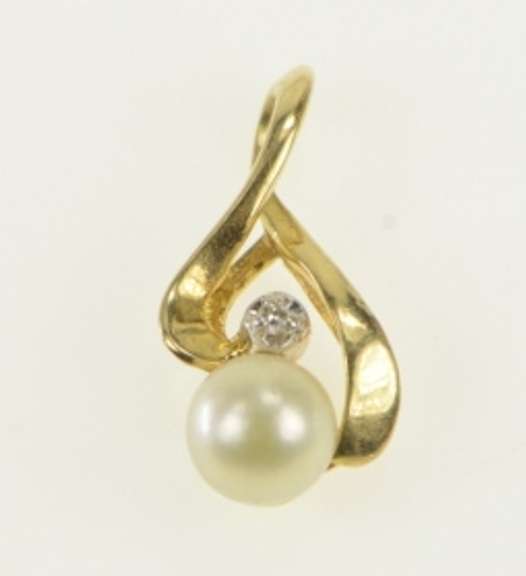 14K Yellow Gold Pearl Diamond Accent Vintage Classic Pendant