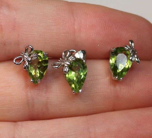 Sparkling pear cut Peridot set