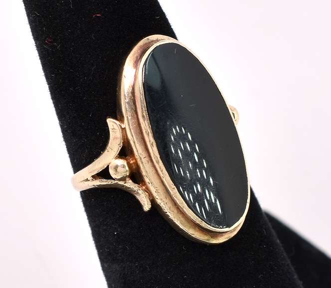 Vintage Black Onyx Ring In Yellow Gold
