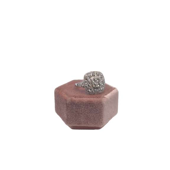 14K WHITE GOLD ENGAGEMENT RING WITH DIAMONDS