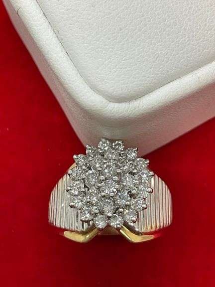 CERTIFIED MINT CONDITION LADIES 14K GOLD AND DIAMOND CLUSTER RING