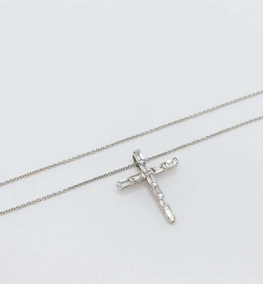 Glorious 18kt White Gold Necklace With Cross Diamond Pendant