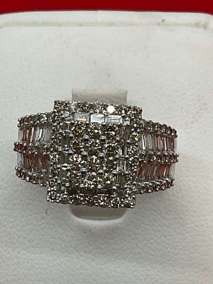 CERTIFIED BRAND NEW LADIES DIAMOND RING CRAFTED IN 14K  WHITE GOLD