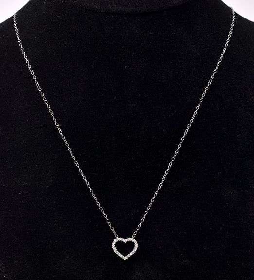 Splendid Diamond Heart Pendant Necklace In 14K White Gold