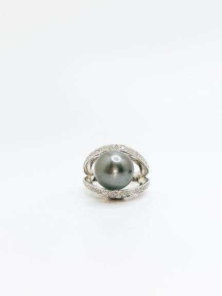 Sensational Pearl & Diamond Ring, 18KT