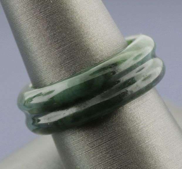 Stunning all natural 28.98ct Size 9 Jadite Jade ring