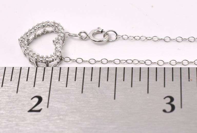 Splendid Diamond Heart Pendant Necklace In 14K White Gold