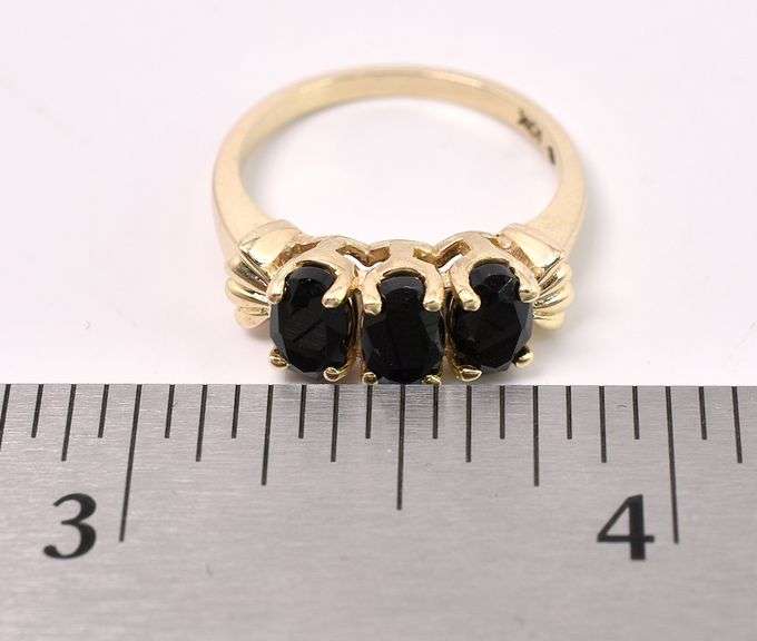 Lovely Black Gemstone Ring In Yellow Gold