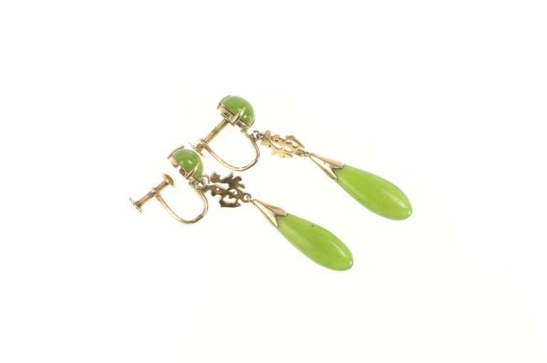 18K Yellow Gold 1960's Nephrite Chinese Screw Back Dangle Earrings