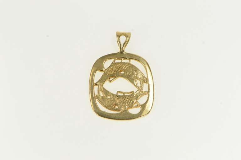 14K Yellow Gold Vintage Pisces Medallion Astrology Zodiac Sign Pendant