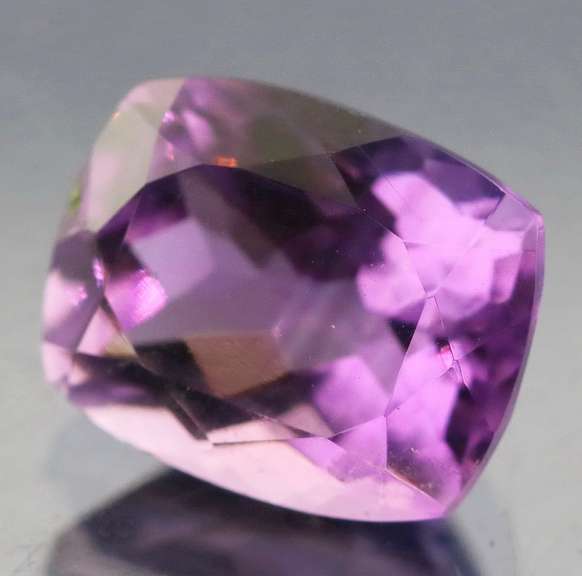 Brilliant 3.05ct violet Amethyst
