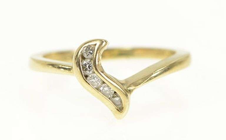 14K Yellow Gold Wavy Curvy Diamond Vintage Wedding Band Ring
