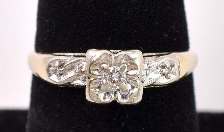 Elegant Diamond Ring In 14K Yellow Gold